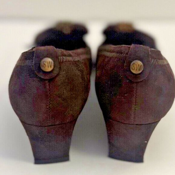 STUART WEITZMAN Women’s 9 Dark Brown Suede Pleated Gold Bow Wedge Heel Shoes - Picture 3 of 16